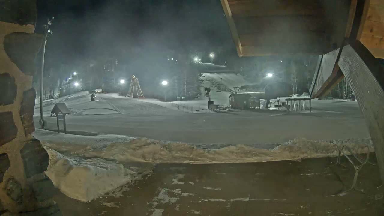 Giants Ridge Main Square, Ski Slopes & Cable Car Live Cam - Biwabik, Saint Louis, Minnesota, USA