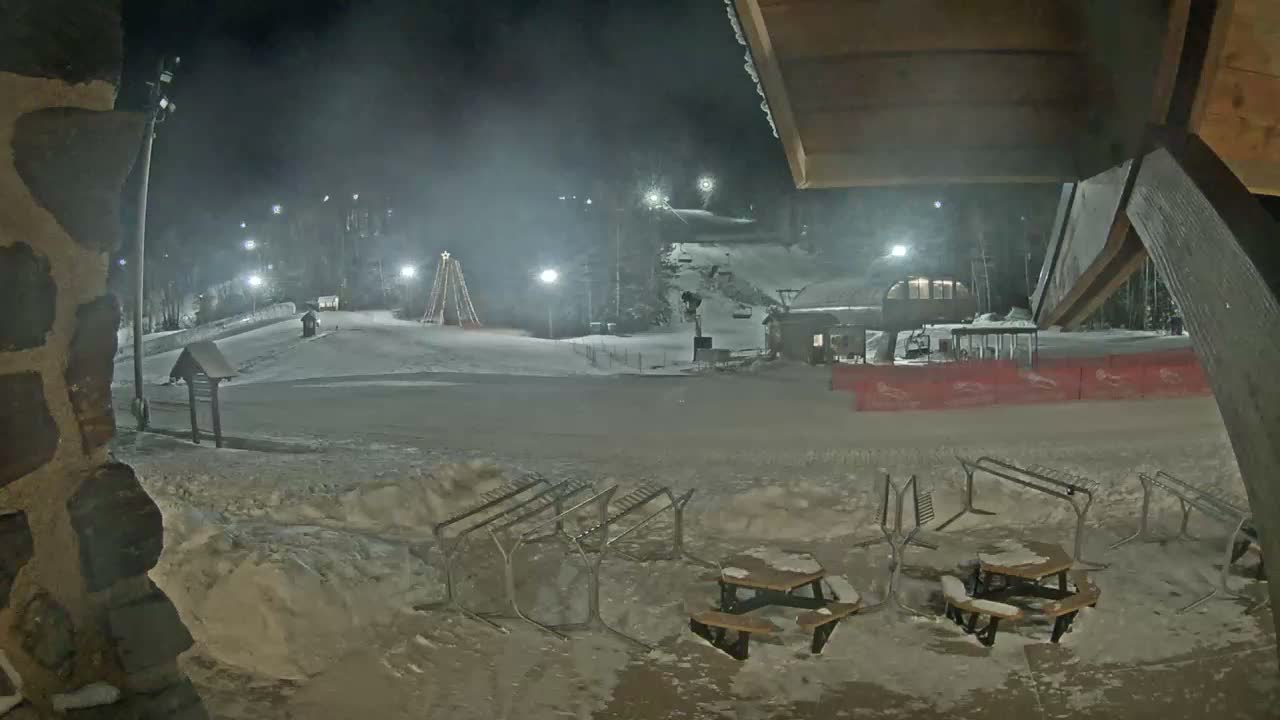 Giants Ridge Main Square, Ski Slopes & Cable Car Live Cam - Biwabik, Saint Louis, Minnesota, USA