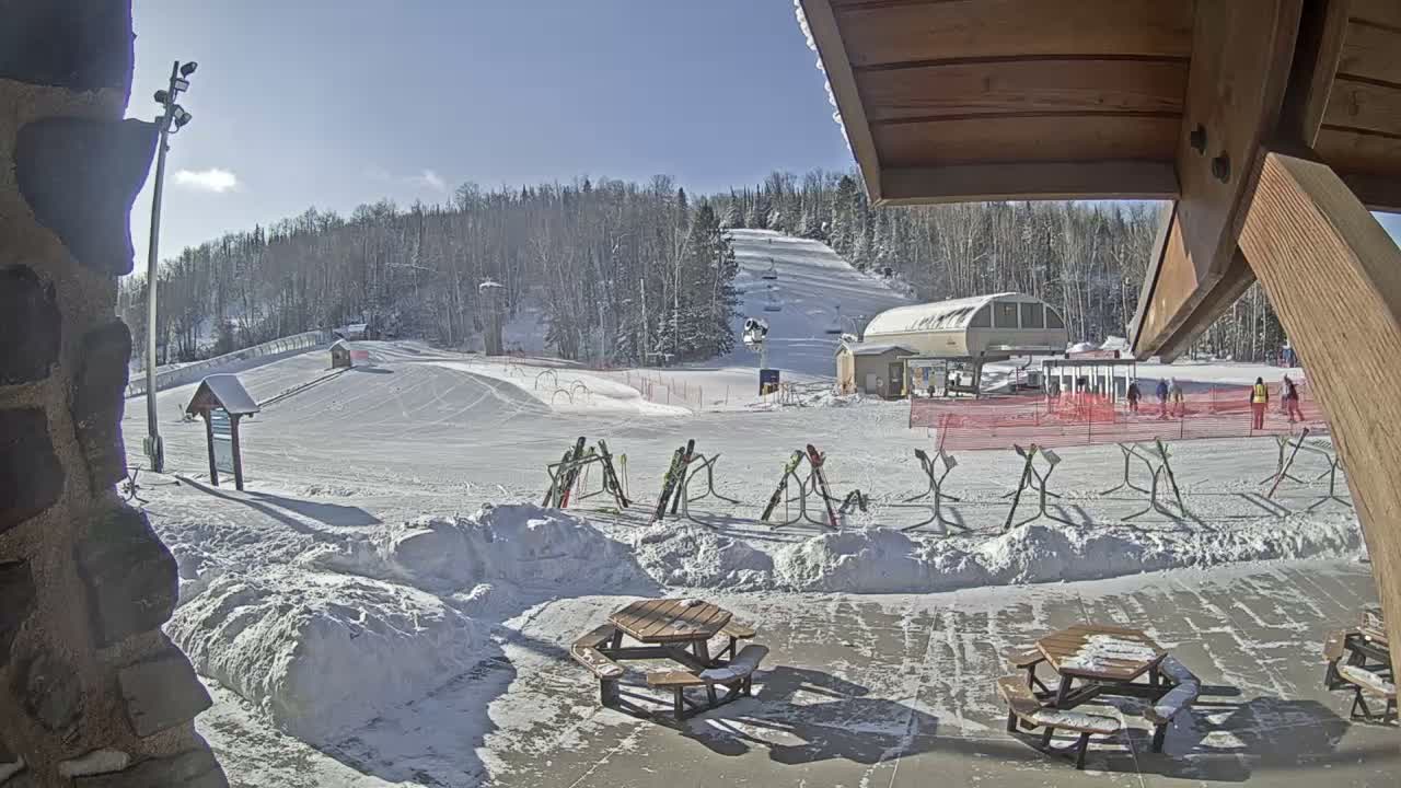 Giants Ridge Main Square, Ski Slopes & Cable Car Live Cam - Biwabik, Saint Louis, Minnesota, USA