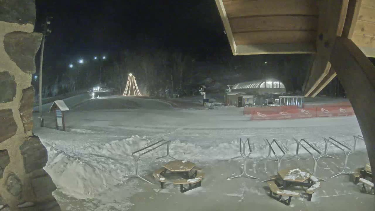Giants Ridge Main Square, Ski Slopes & Cable Car Live Cam - Biwabik, Saint Louis, Minnesota, USA