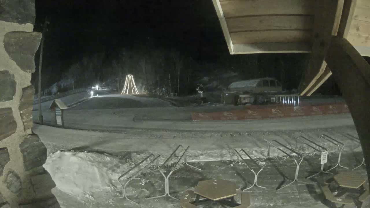 Giants Ridge Main Square, Ski Slopes & Cable Car Live Cam - Biwabik, Saint Louis, Minnesota, USA