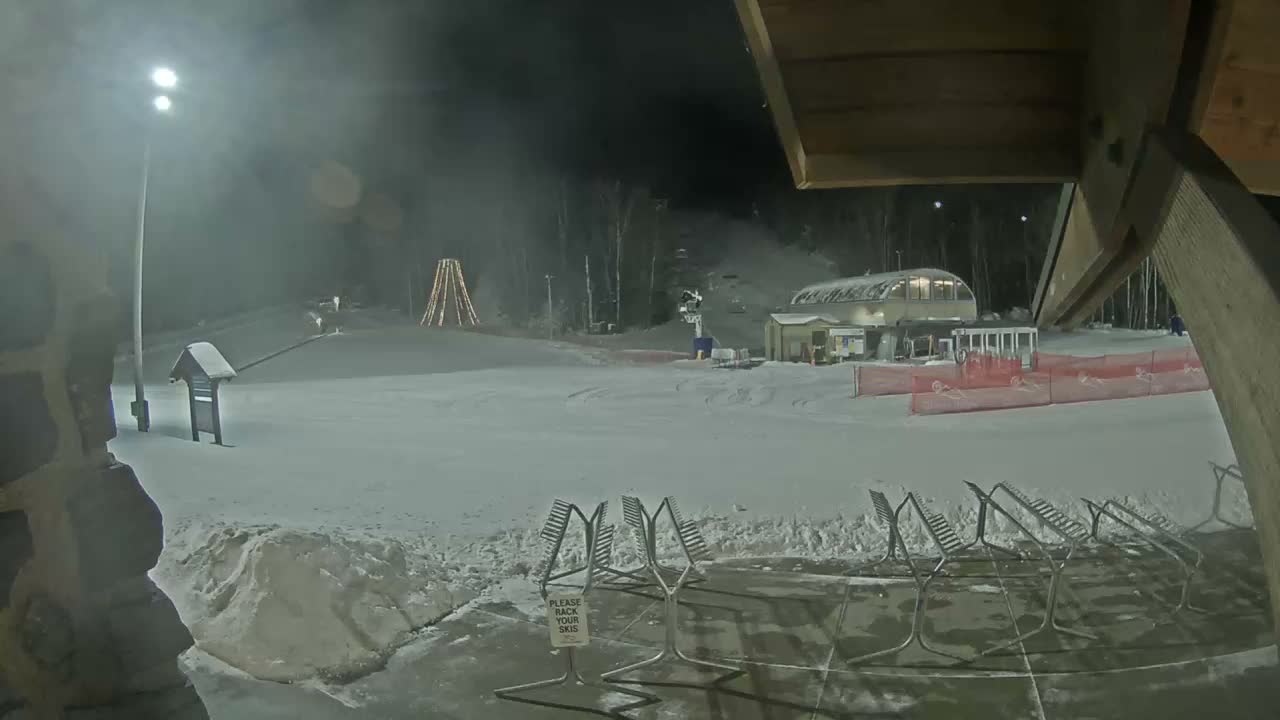 Giants Ridge Main Square, Ski Slopes & Cable Car Live Cam - Biwabik, Saint Louis, Minnesota, USA