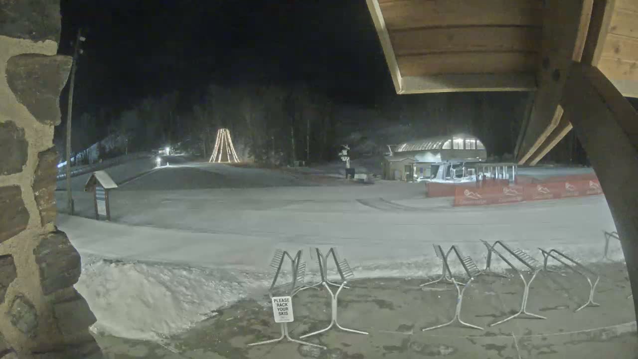 Giants Ridge Main Square, Ski Slopes & Cable Car Live Cam - Biwabik, Saint Louis, Minnesota, USA