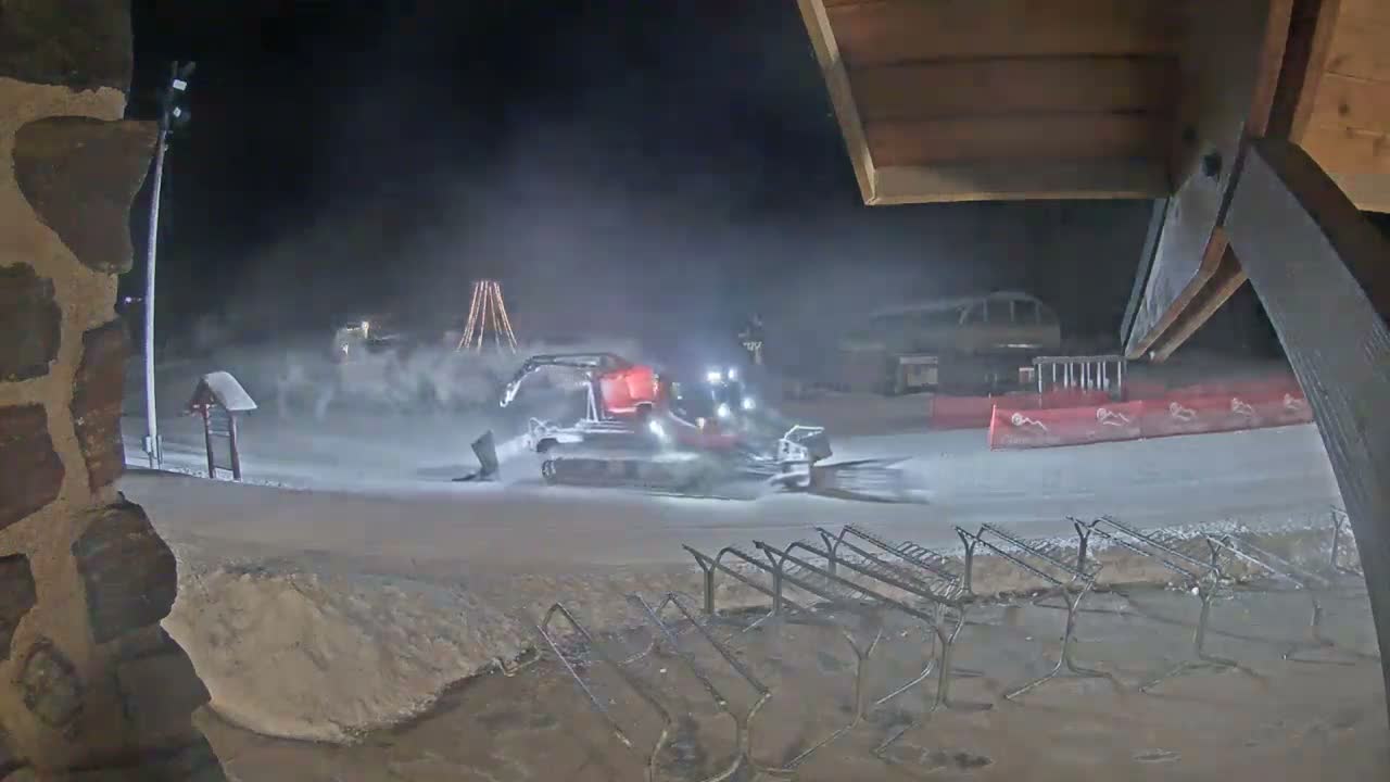 Giants Ridge Main Square, Ski Slopes & Cable Car Live Cam - Biwabik, Saint Louis, Minnesota, USA