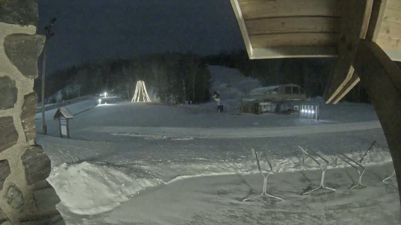 Giants Ridge Main Square, Ski Slopes & Cable Car Live Cam - Biwabik, Saint Louis, Minnesota, USA