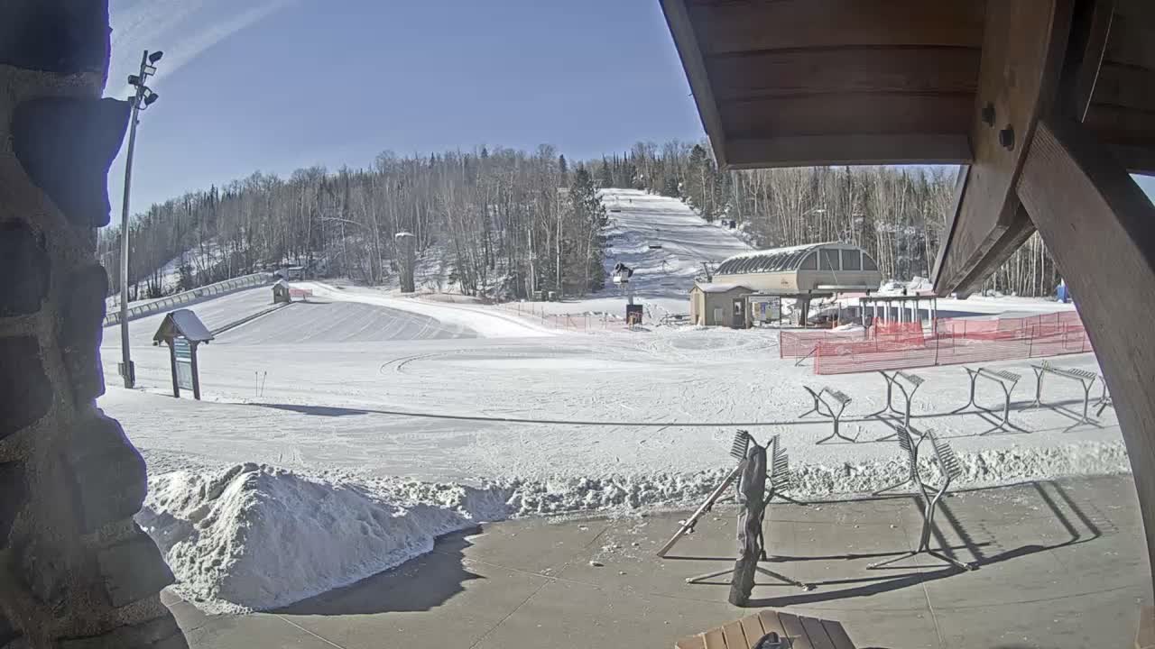 Giants Ridge Main Square, Ski Slopes & Cable Car Live Cam - Biwabik, Saint Louis, Minnesota, USA