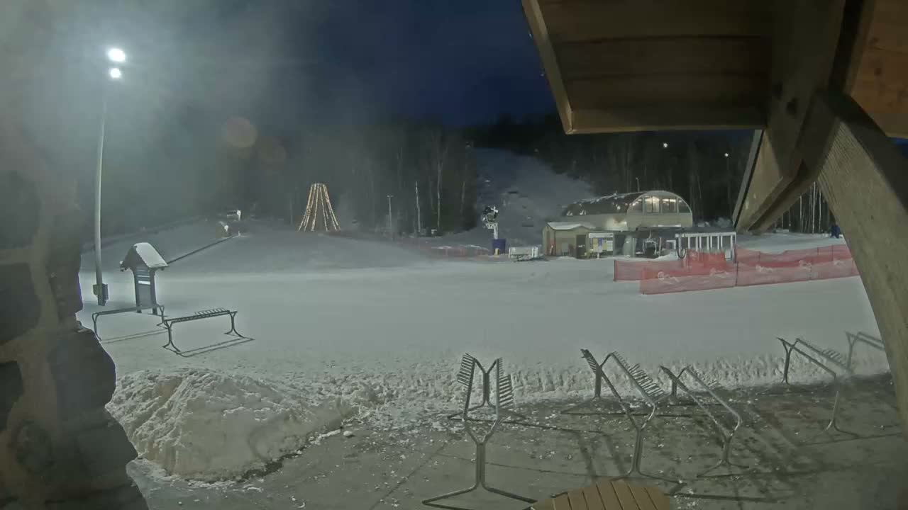 Giants Ridge Main Square, Ski Slopes & Cable Car Live Cam - Biwabik, Saint Louis, Minnesota, USA