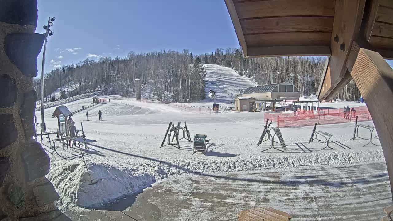 Giants Ridge Main Square, Ski Slopes & Cable Car Live Cam - Biwabik, Saint Louis, Minnesota, USA