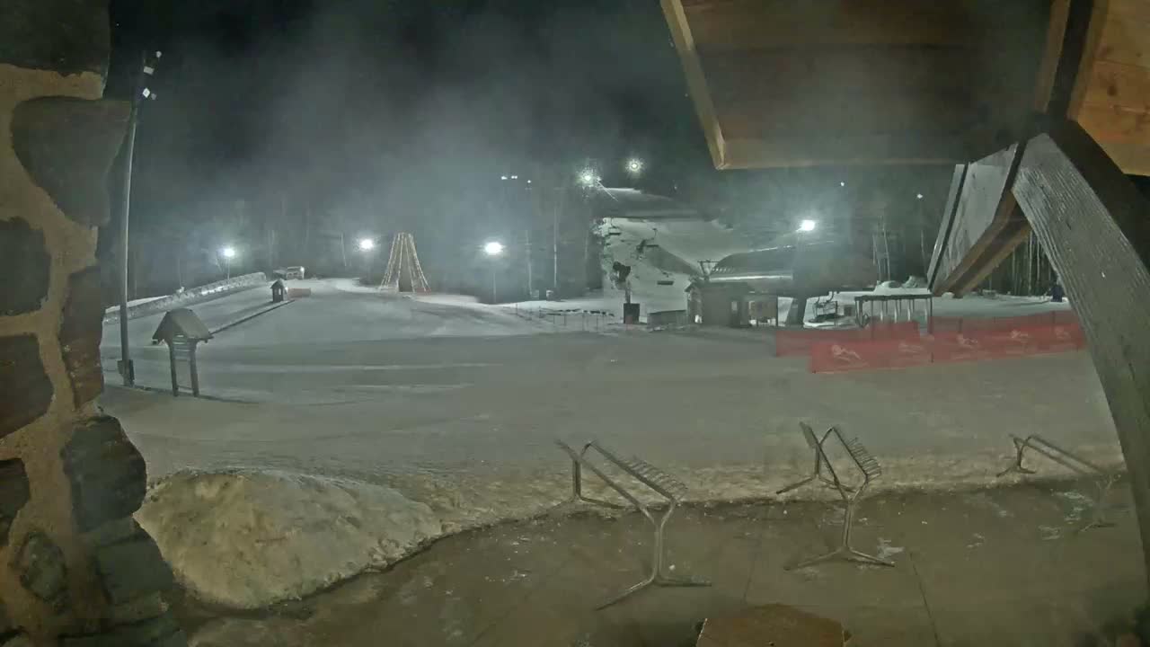 Giants Ridge Main Square, Ski Slopes & Cable Car Live Cam - Biwabik, Saint Louis, Minnesota, USA