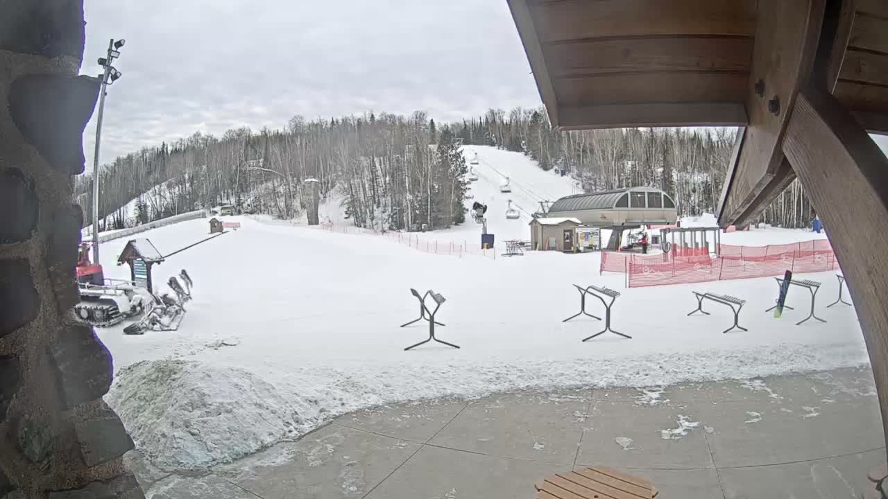 Giants Ridge Main Square, Ski Slopes & Cable Car Live Cam - Biwabik, Saint Louis, Minnesota, USA