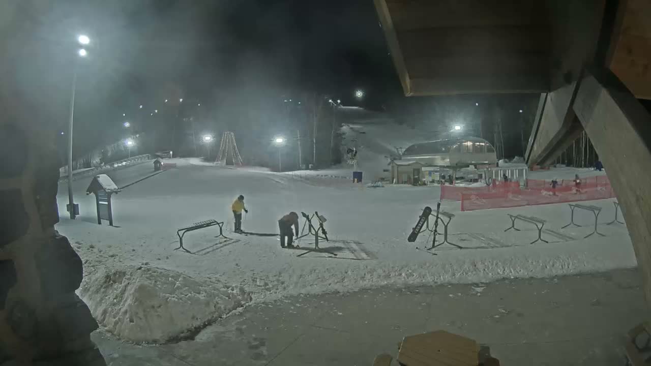 Giants Ridge Main Square, Ski Slopes & Cable Car Live Cam - Biwabik, Saint Louis, Minnesota, USA