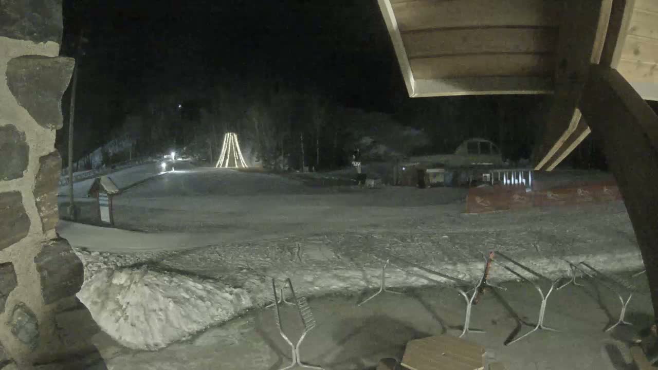 Giants Ridge Main Square, Ski Slopes & Cable Car Live Cam - Biwabik, Saint Louis, Minnesota, USA