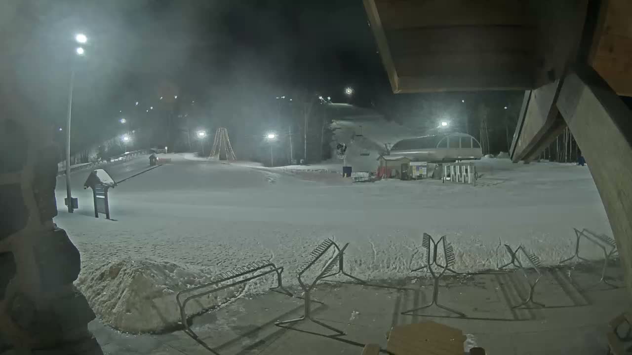 Giants Ridge Main Square, Ski Slopes & Cable Car Live Cam - Biwabik, Saint Louis, Minnesota, USA