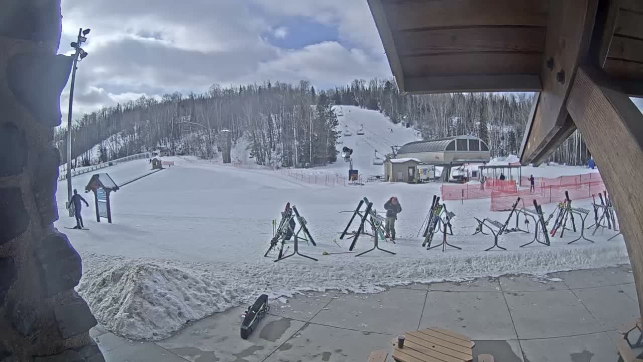 Giants Ridge Main Square, Ski Slopes & Cable Car Live Cam - Biwabik, Saint Louis, Minnesota, USA
