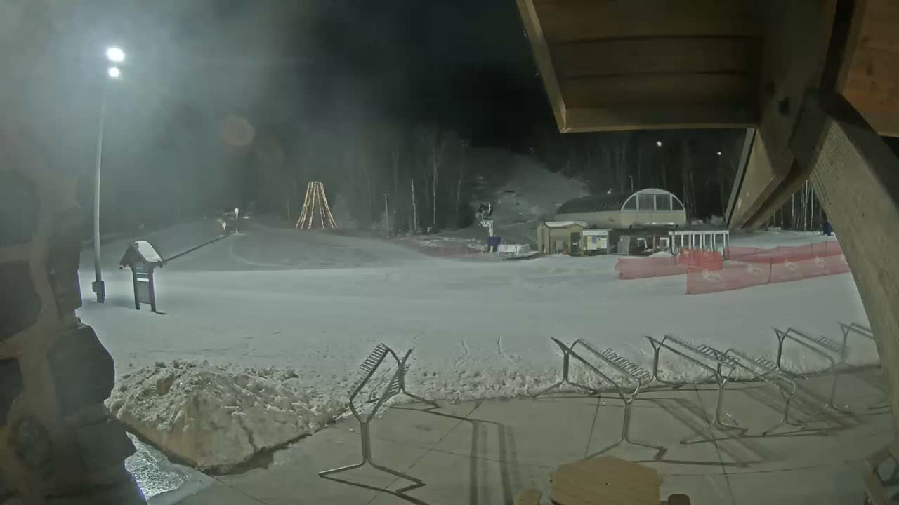 Giants Ridge Main Square, Ski Slopes & Cable Car Live Cam - Biwabik, Saint Louis, Minnesota, USA