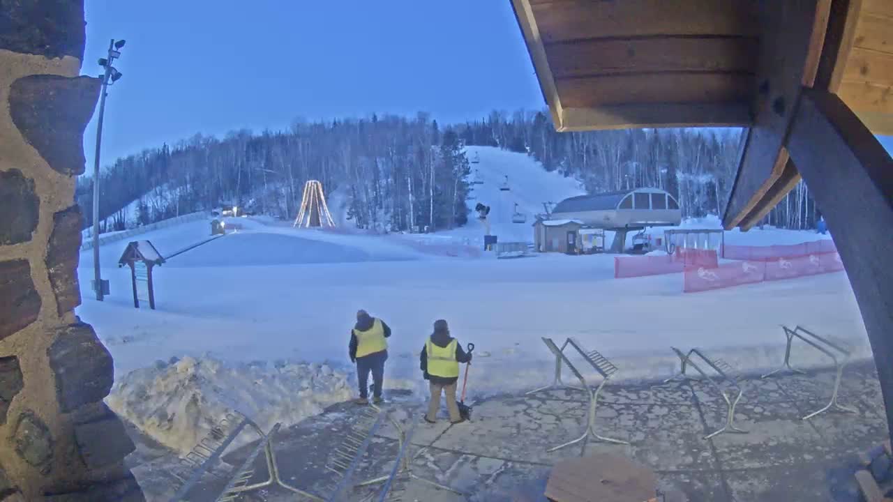 Giants Ridge Main Square, Ski Slopes & Cable Car Live Cam - Biwabik, Saint Louis, Minnesota, USA