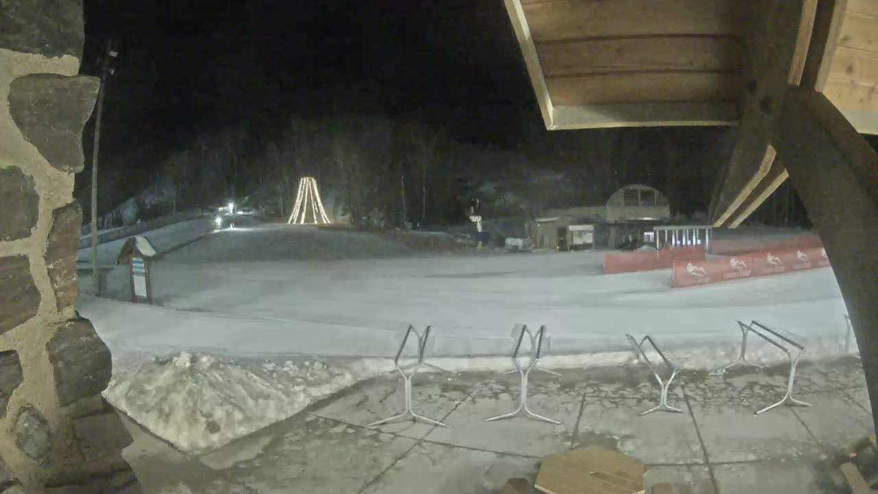 Giants Ridge Main Square, Ski Slopes & Cable Car Live Cam - Biwabik, Saint Louis, Minnesota, USA