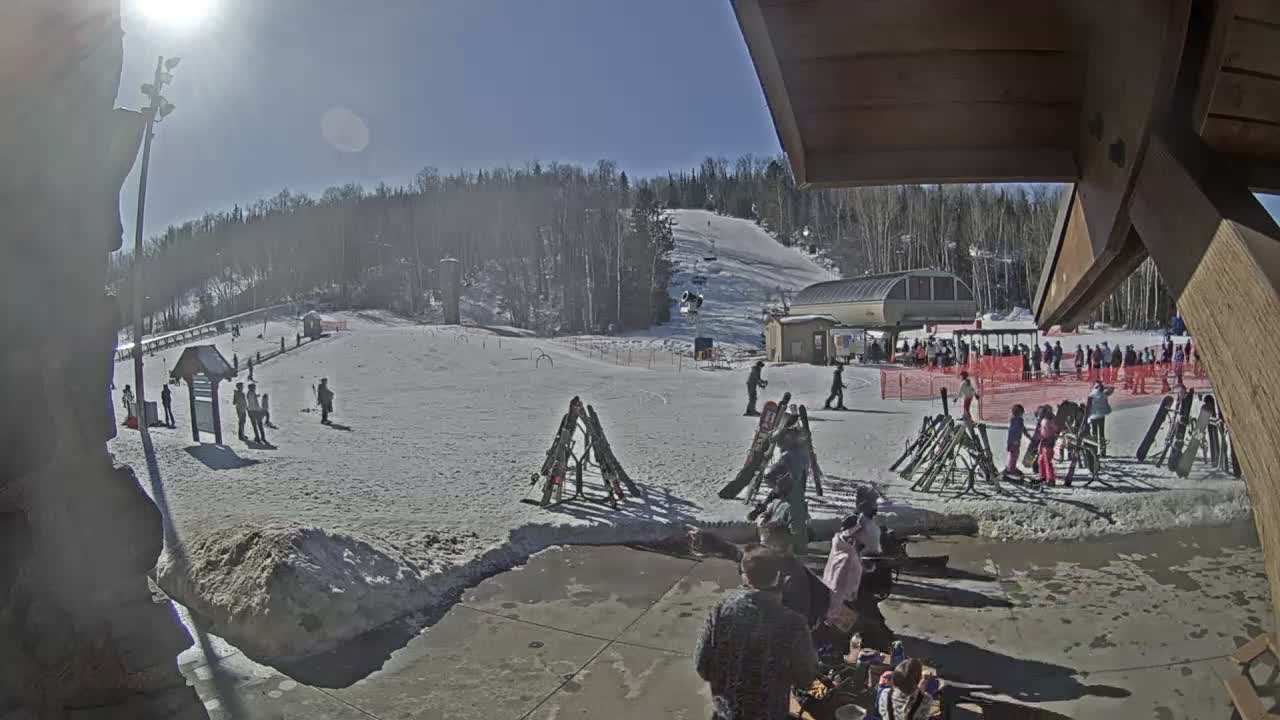 Giants Ridge Main Square, Ski Slopes & Cable Car Live Cam - Biwabik, Saint Louis, Minnesota, USA
