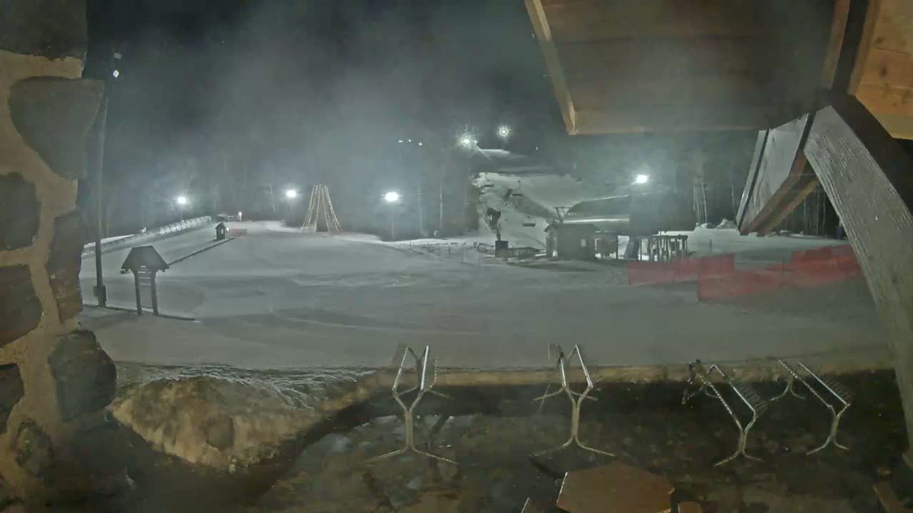 Giants Ridge Main Square, Ski Slopes & Cable Car Live Cam - Biwabik, Saint Louis, Minnesota, USA