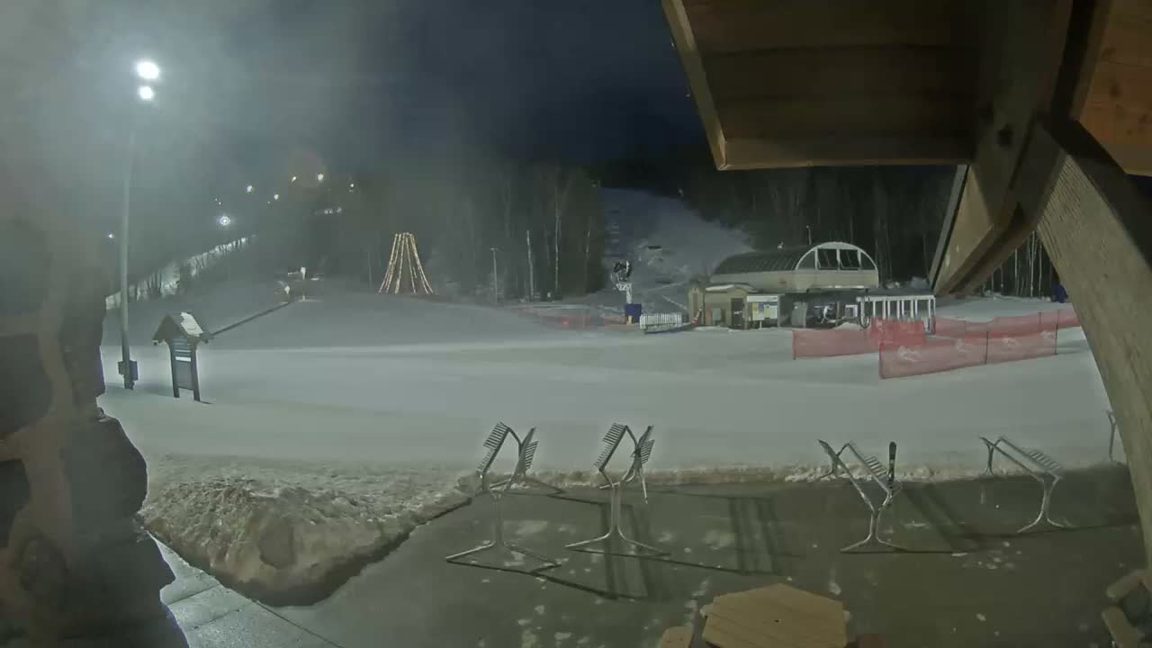 Giants Ridge Main Square, Ski Slopes & Cable Car Live Cam - Biwabik, Saint Louis, Minnesota, USA