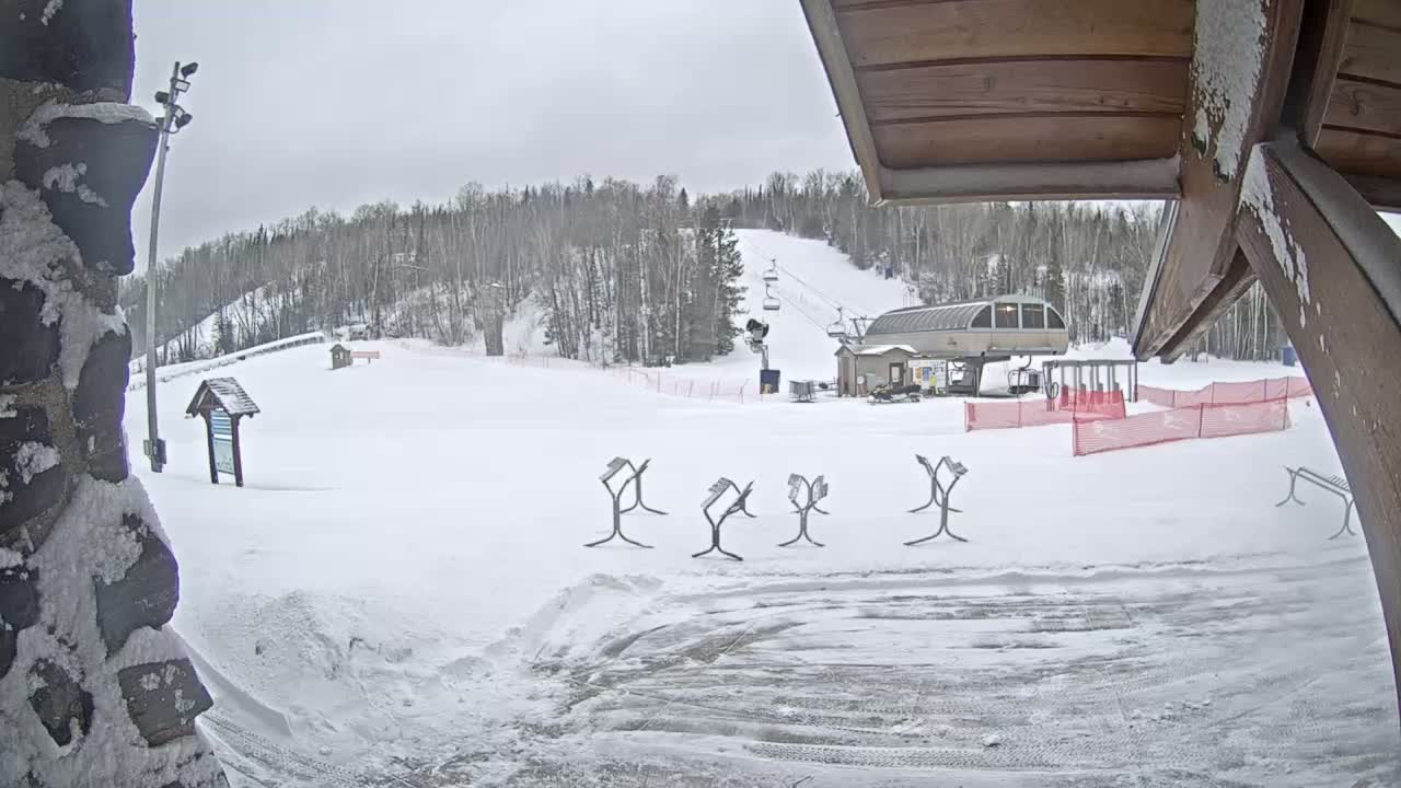 Giants Ridge Main Square, Ski Slopes & Cable Car Live Cam - Biwabik, Saint Louis, Minnesota, USA