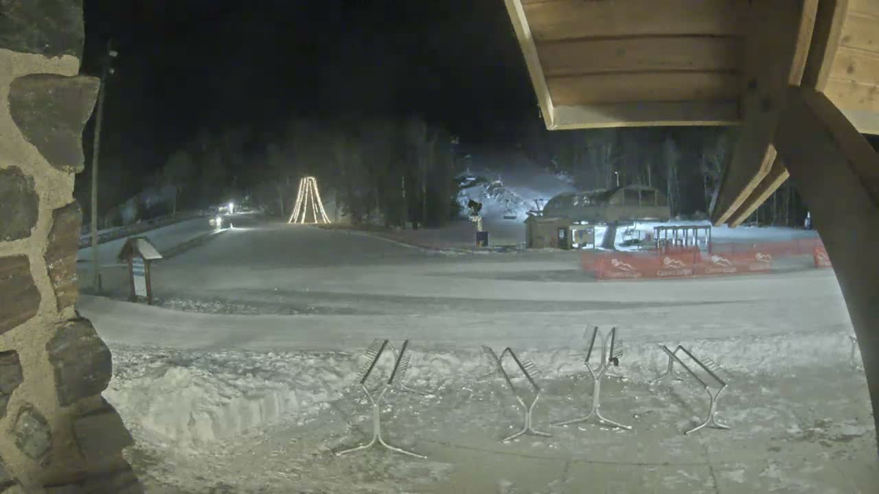 Giants Ridge Main Square, Ski Slopes & Cable Car Live Cam - Biwabik, Saint Louis, Minnesota, USA