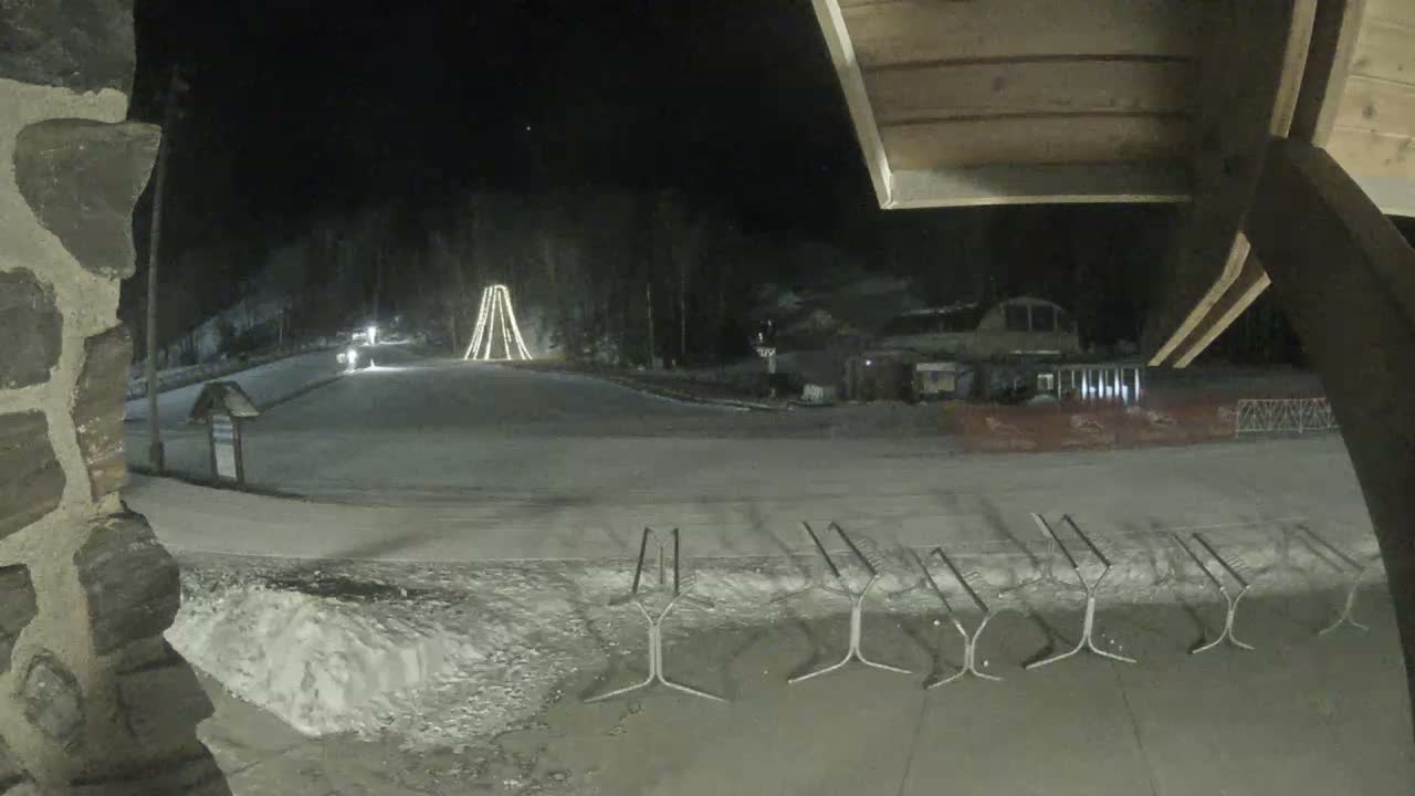 Giants Ridge Main Square, Ski Slopes & Cable Car Live Cam - Biwabik, Saint Louis, Minnesota, USA