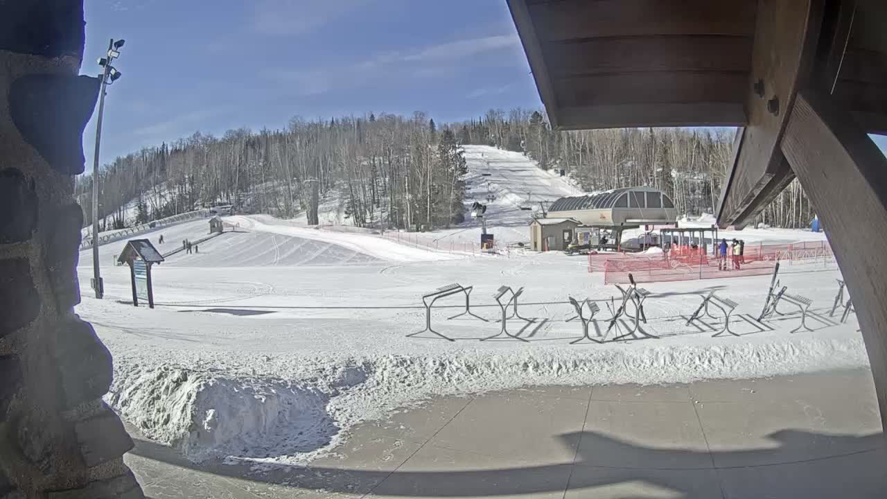 Giants Ridge Main Square, Ski Slopes & Cable Car Live Cam - Biwabik, Saint Louis, Minnesota, USA
