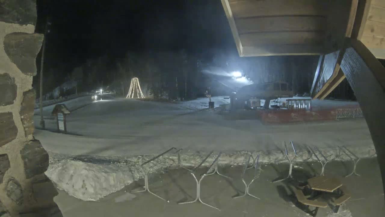 Giants Ridge Main Square, Ski Slopes & Cable Car Live Cam - Biwabik, Saint Louis, Minnesota, USA