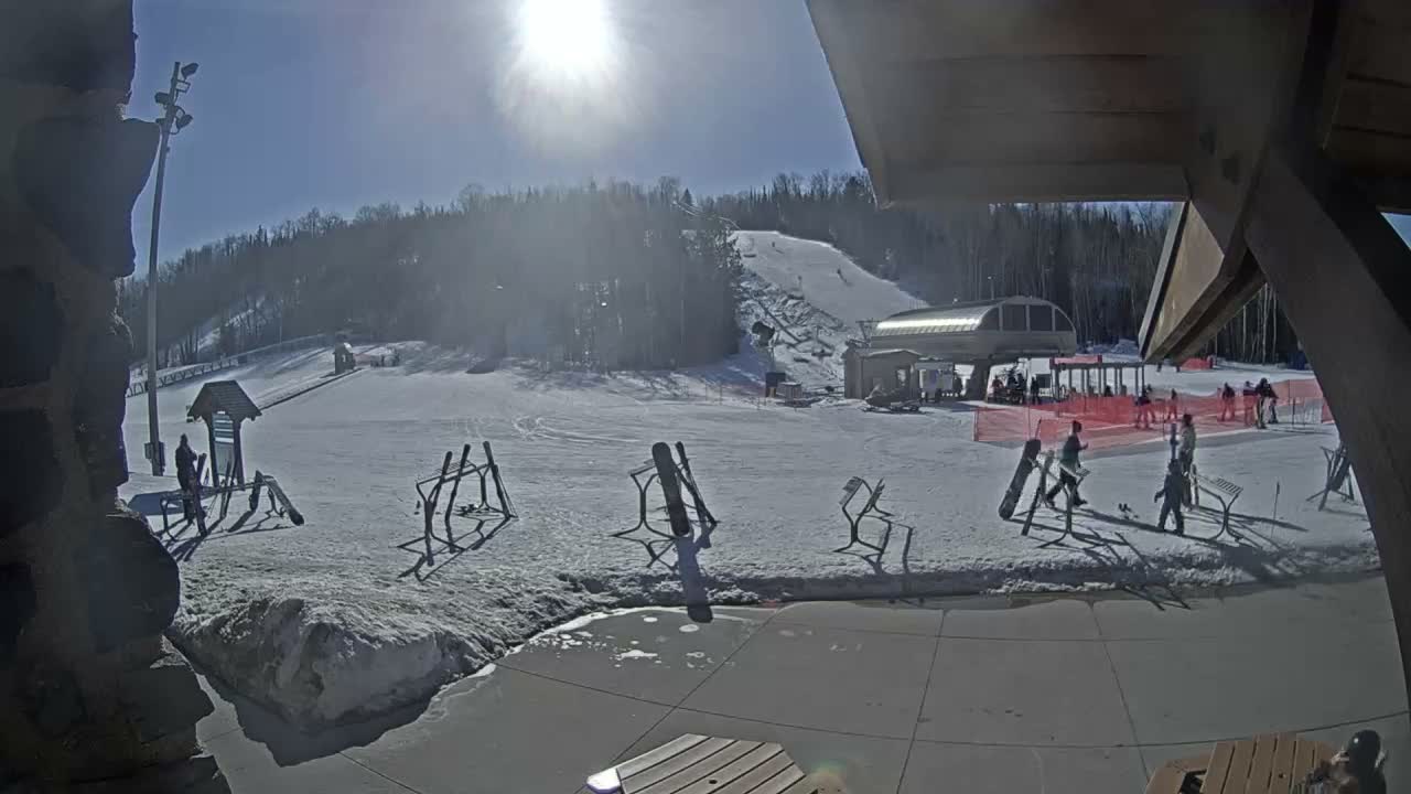 Giants Ridge Main Square, Ski Slopes & Cable Car Live Cam - Biwabik, Saint Louis, Minnesota, USA
