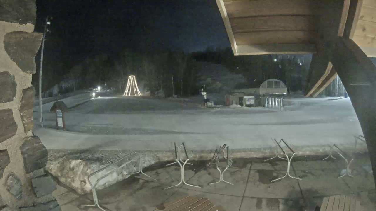 Giants Ridge Main Square, Ski Slopes & Cable Car Live Cam - Biwabik, Saint Louis, Minnesota, USA