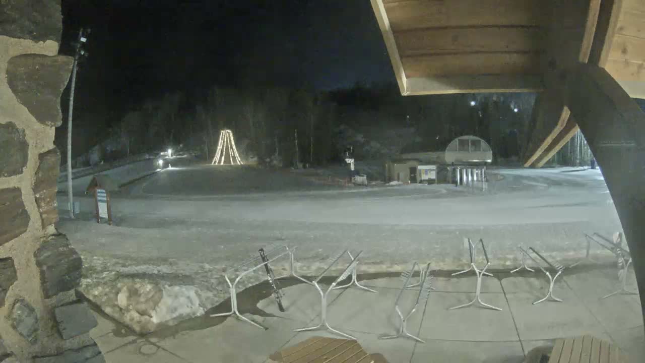 Giants Ridge Main Square, Ski Slopes & Cable Car Live Cam - Biwabik, Saint Louis, Minnesota, USA