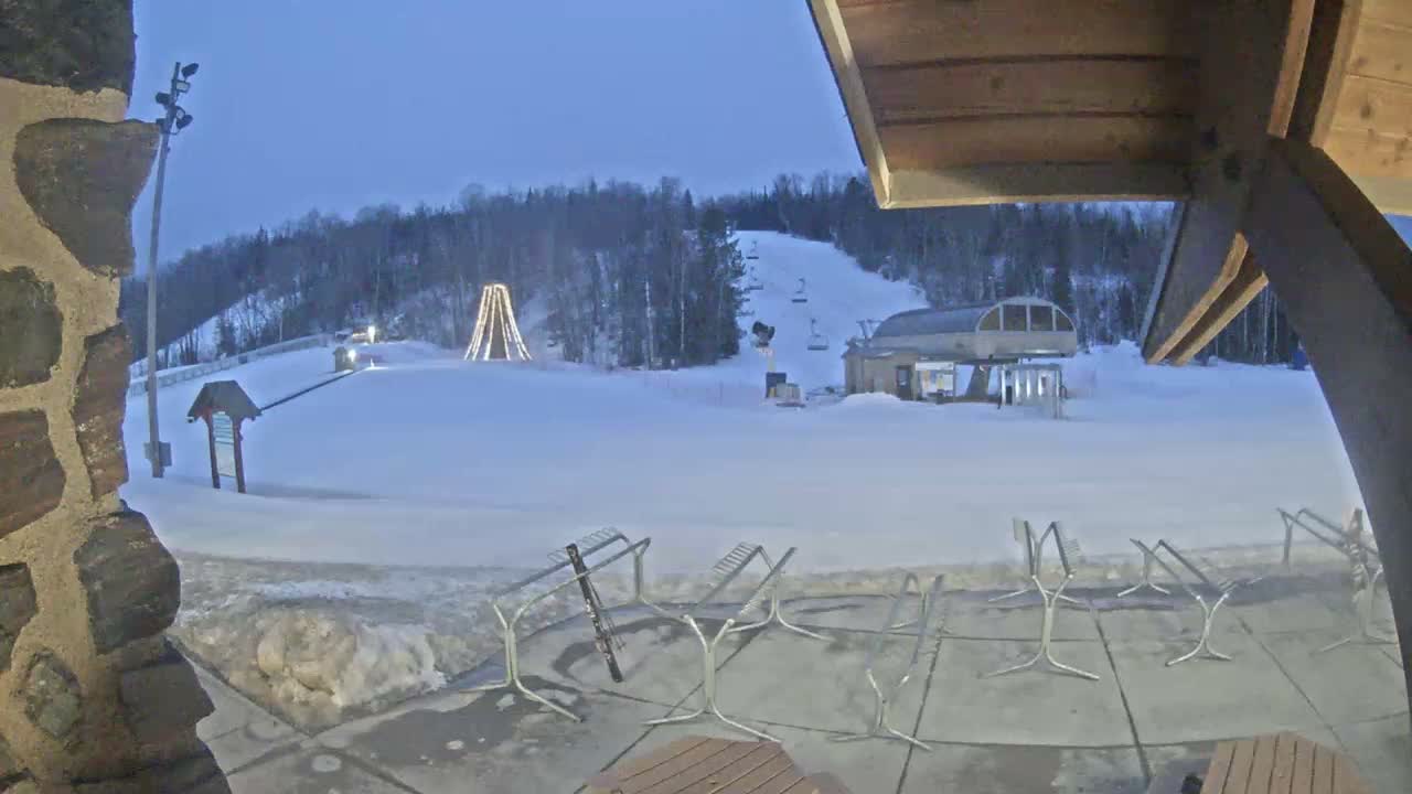 Giants Ridge Main Square, Ski Slopes & Cable Car Live Cam - Biwabik, Saint Louis, Minnesota, USA