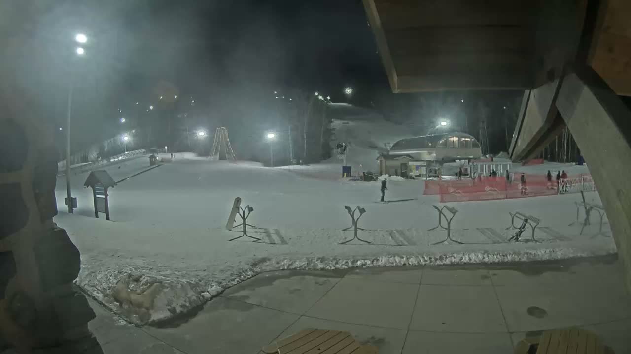 Giants Ridge Main Square, Ski Slopes & Cable Car Live Cam - Biwabik, Saint Louis, Minnesota, USA