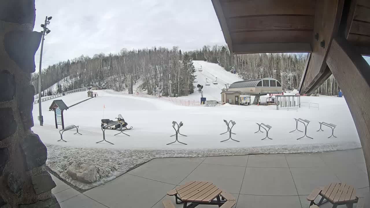 Giants Ridge Main Square, Ski Slopes & Cable Car Live Cam - Biwabik, Saint Louis, Minnesota, USA