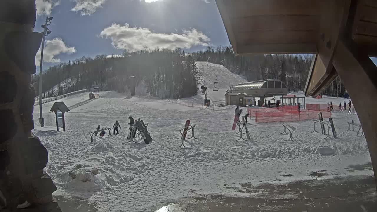 Giants Ridge Main Square, Ski Slopes & Cable Car Live Cam - Biwabik, Saint Louis, Minnesota, USA