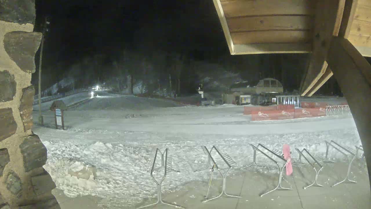 Giants Ridge Main Square, Ski Slopes & Cable Car Live Cam - Biwabik, Saint Louis, Minnesota, USA