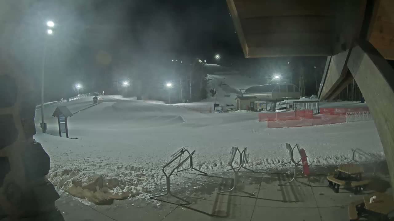 Giants Ridge Main Square, Ski Slopes & Cable Car Live Cam - Biwabik, Saint Louis, Minnesota, USA