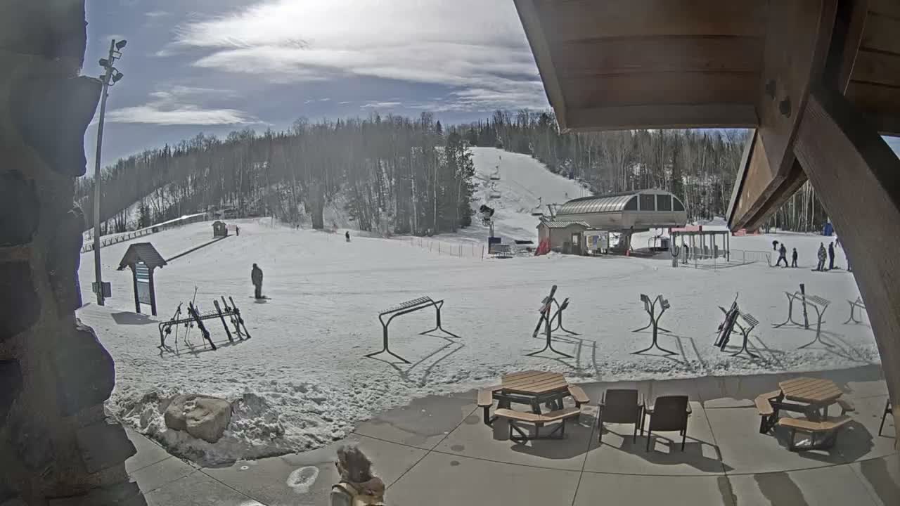 Giants Ridge Main Square, Ski Slopes & Cable Car Live Cam - Biwabik, Saint Louis, Minnesota, USA