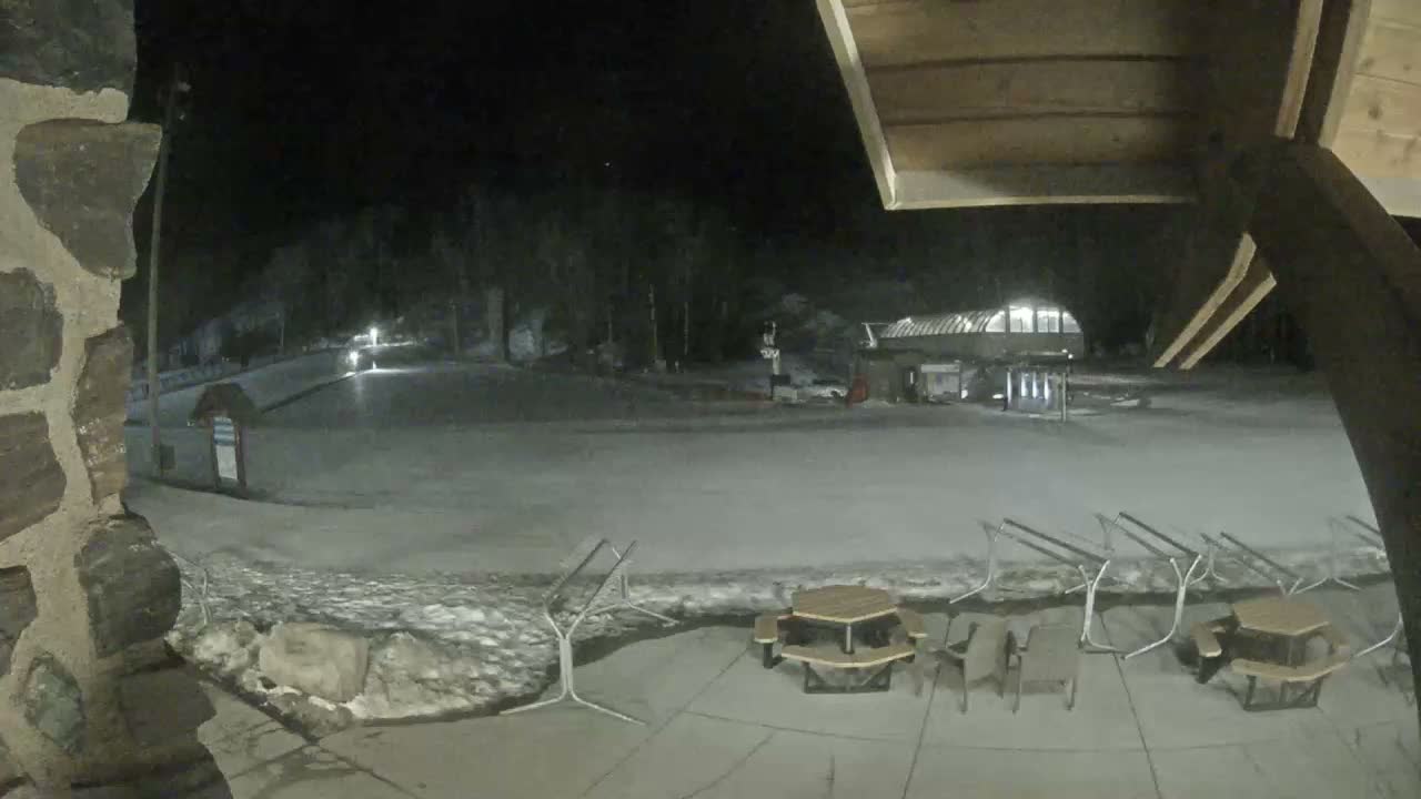 Giants Ridge Main Square, Ski Slopes & Cable Car Live Cam - Biwabik, Saint Louis, Minnesota, USA