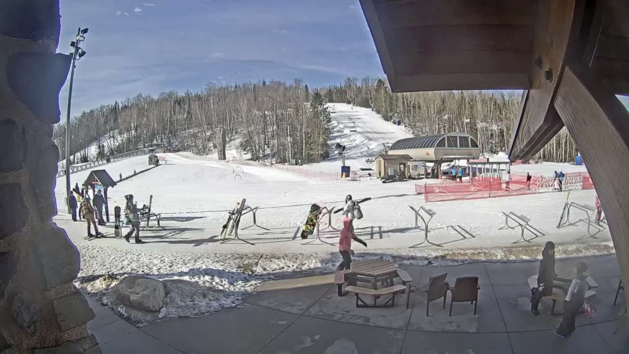 Giants Ridge Main Square, Ski Slopes & Cable Car Live Cam - Biwabik, Saint Louis, Minnesota, USA