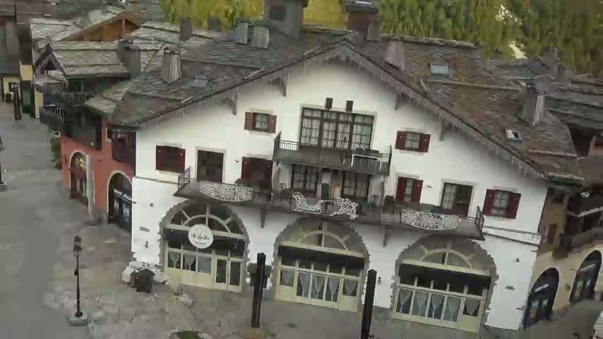 Les Arcs, Arc 1950 Ski Village Live Cam - Bourg-Saint-Maurice, Savoie, Auvergne-Rhône-Alpes, France