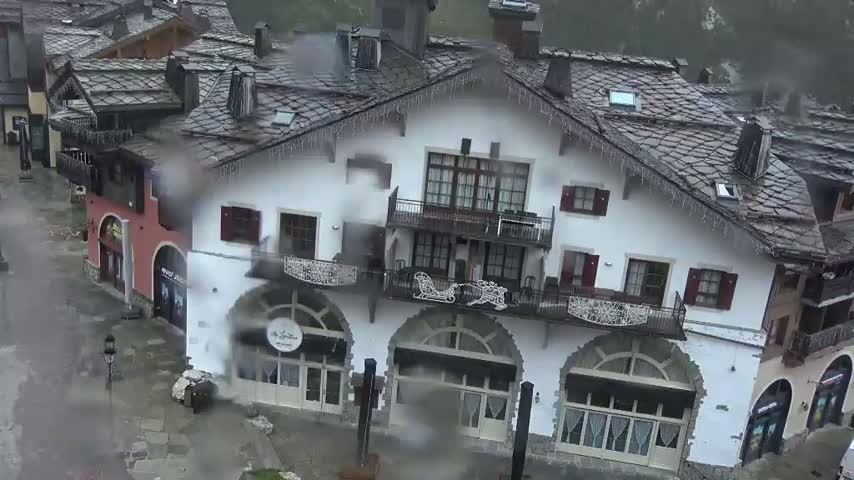 Les Arcs, Arc 1950 Ski Village Live Cam - Bourg-Saint-Maurice, Savoie, Auvergne-Rhône-Alpes, France