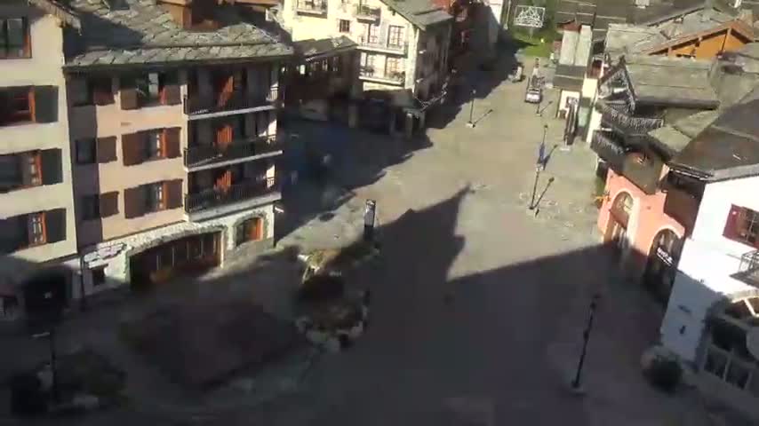 Les Arcs, Arc 1950 Ski Village Live Cam - Bourg-Saint-Maurice, Savoie, Auvergne-Rhône-Alpes, France