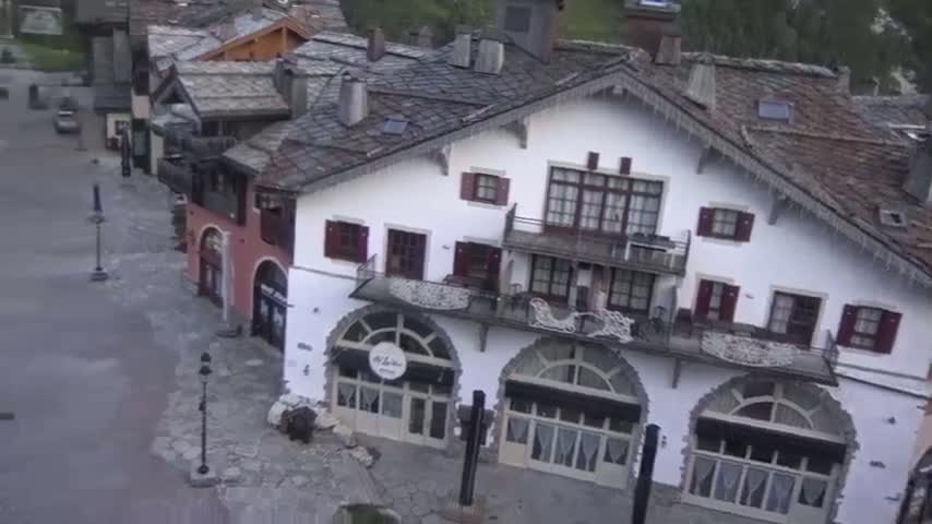 Les Arcs, Arc 1950 Ski Village Live Cam - Bourg-Saint-Maurice, Savoie, Auvergne-Rhône-Alpes, France