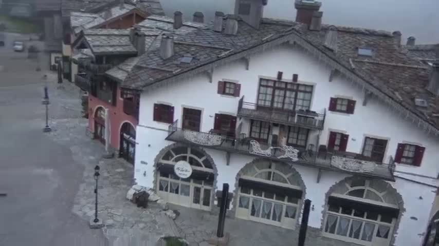 Les Arcs, Arc 1950 Ski Village Live Cam - Bourg-Saint-Maurice, Savoie, Auvergne-Rhône-Alpes, France