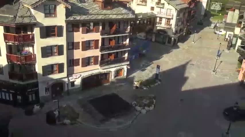 Les Arcs, Arc 1950 Ski Village Live Cam - Bourg-Saint-Maurice, Savoie, Auvergne-Rhône-Alpes, France