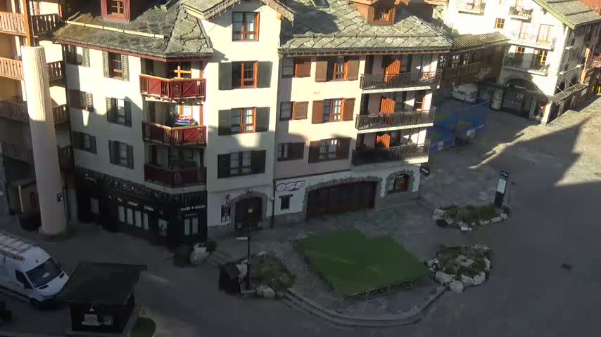 Les Arcs, Arc 1950 Ski Village Live Cam - Bourg-Saint-Maurice, Savoie, Auvergne-Rhône-Alpes, France
