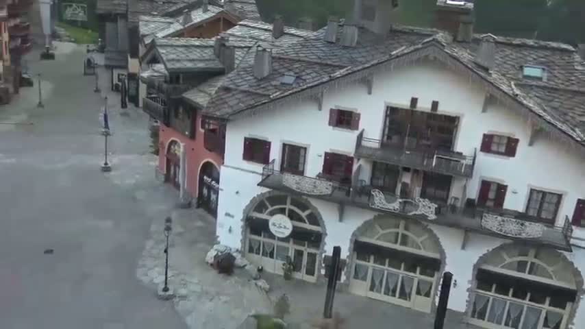 Les Arcs, Arc 1950 Ski Village Live Cam - Bourg-Saint-Maurice, Savoie, Auvergne-Rhône-Alpes, France