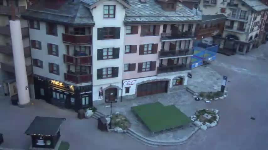 Les Arcs, Arc 1950 Ski Village Live Cam - Bourg-Saint-Maurice, Savoie, Auvergne-Rhône-Alpes, France